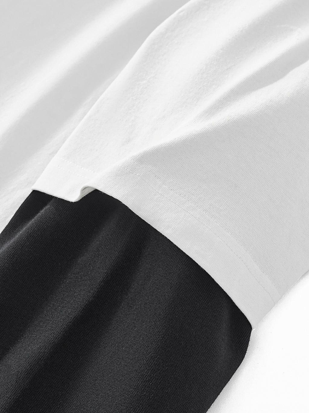 Camiseta de algodón con mangas a contraste en capas, 280 g/m²