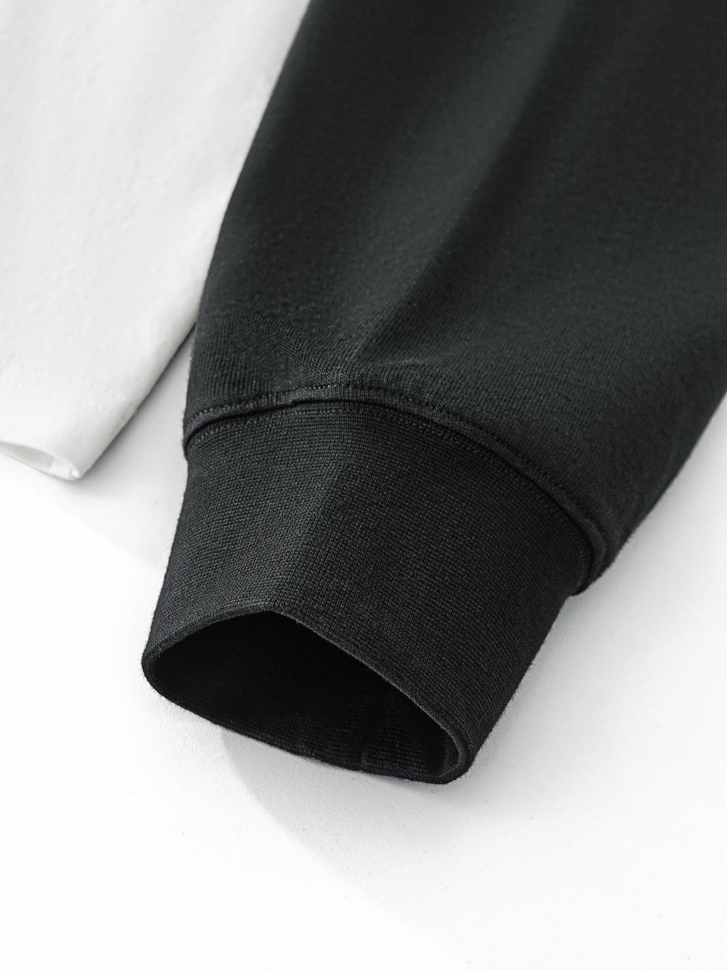 Camiseta de algodón con mangas a contraste en capas, 280 g/m²